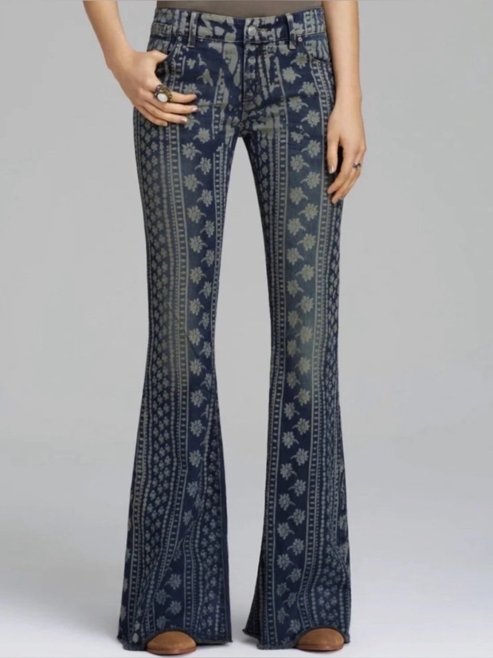 FREE PEOPLE BALI MANTRA BOHO BATIK PRINT RAW HEM FLARE JEANS SZ 27